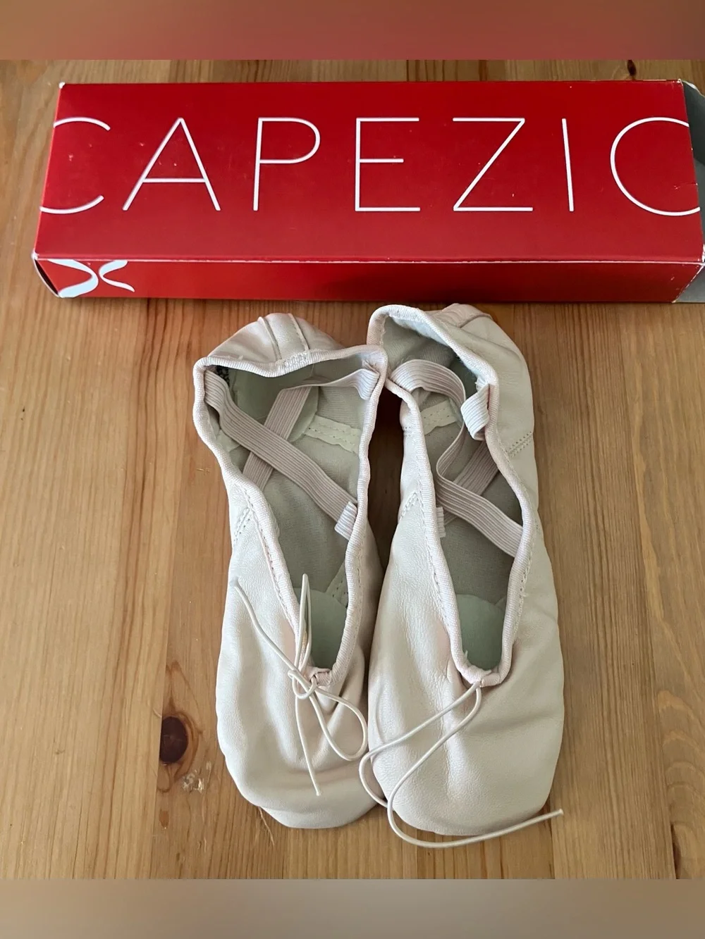 NEW Capezio Juliet 2 2028 LPK Size 4M Pink Ballet Slippers